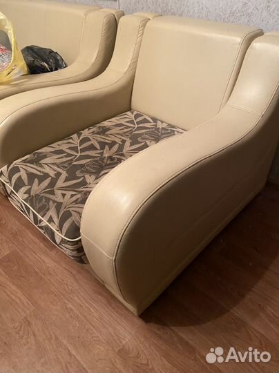 Кожаный диван