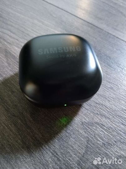 Беспроводные наушники Samsung Sound by AKG