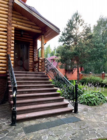 Дом 225 м² на участке 27 сот.