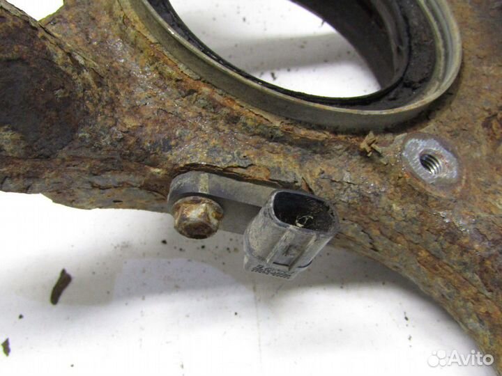 Кулак поворотный передний левый LX 570 2007