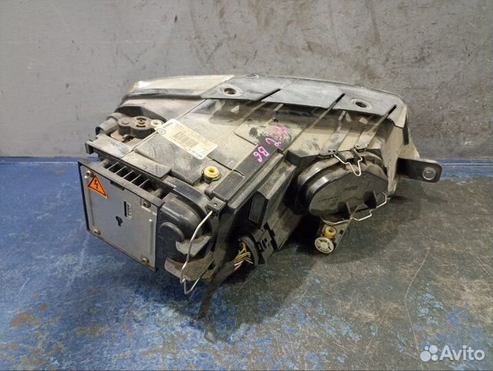 Фара ксенон левая Volkswagen Passat B6