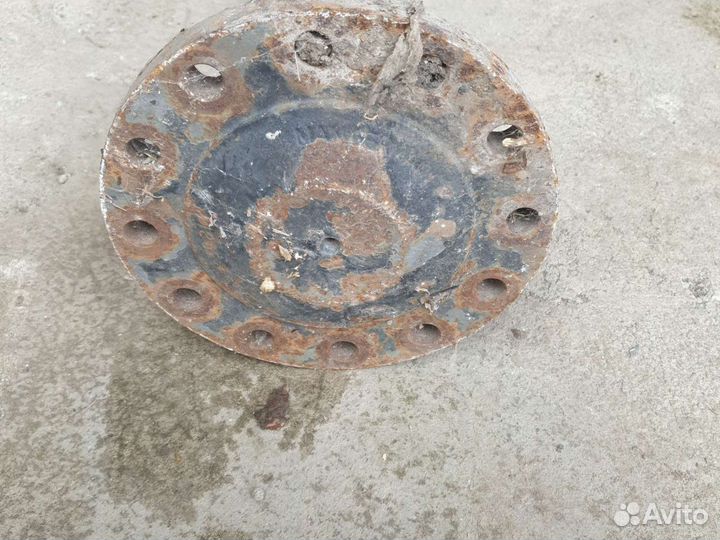 Полуось ман