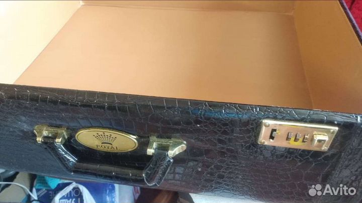 Чемодан ящик Royal с кодов замк