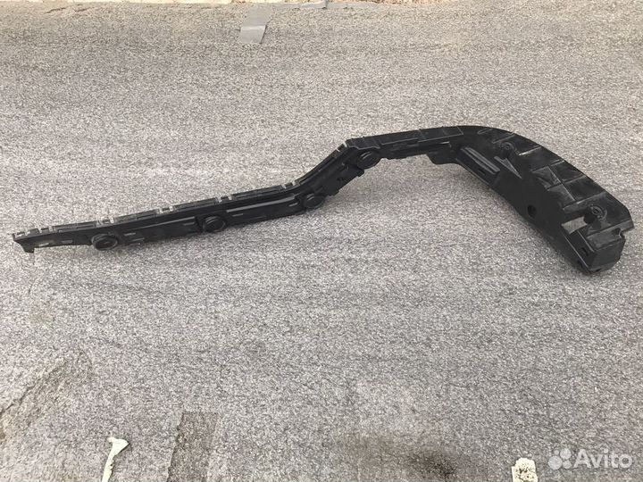 Направляющая заднего бампера Passat B7 седан