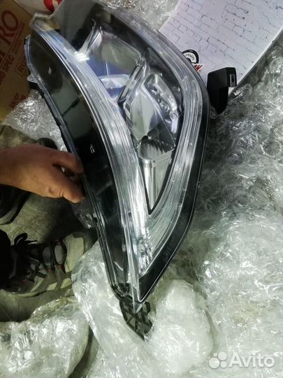 Фара правая Honda CR-V 2014-2017 ксенон