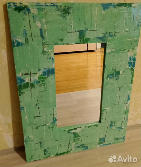 Зеркало в красивой раме