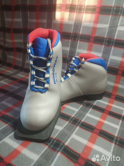 Лыжные ботинки