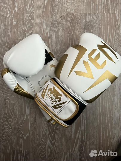 Боксерские перчатки venum