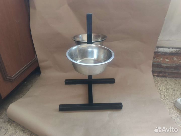 Миска на подставке