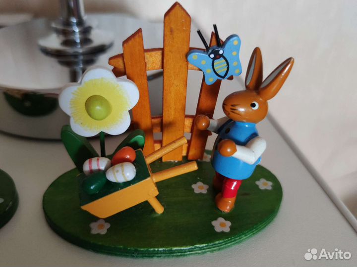 Деревянные композиции кролики