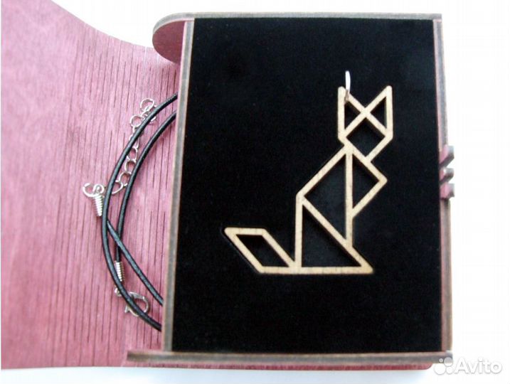 Кулон-подвеска из ценной породы Красного Дерева