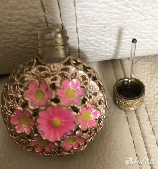 Старинный флакончик для духов и масел