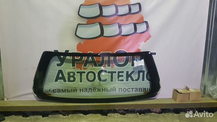 Заднее стекло Toyota Rav4