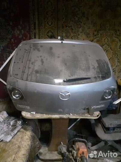 Продам заднюю крышку от Mazda Axela 5 дверь