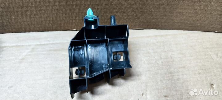 Кронштейн задний левый Toyota Prado 150