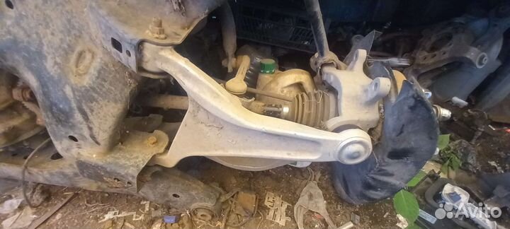 Задний левый нижний рычаг Infiniti QX FX s51