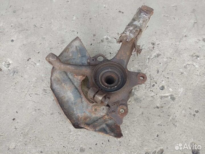 Поворотный кулак левый Фольксваген Кадди 95-04г