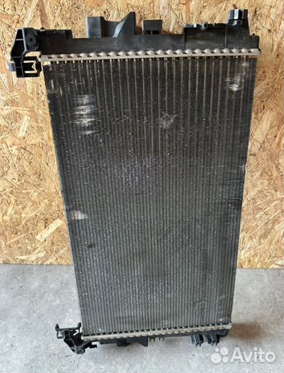 Радиатор охлаждения двигателя Mercedes-Benz Viano