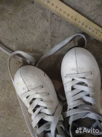 Коньки 2 пары р.32,33 хорошее состояние