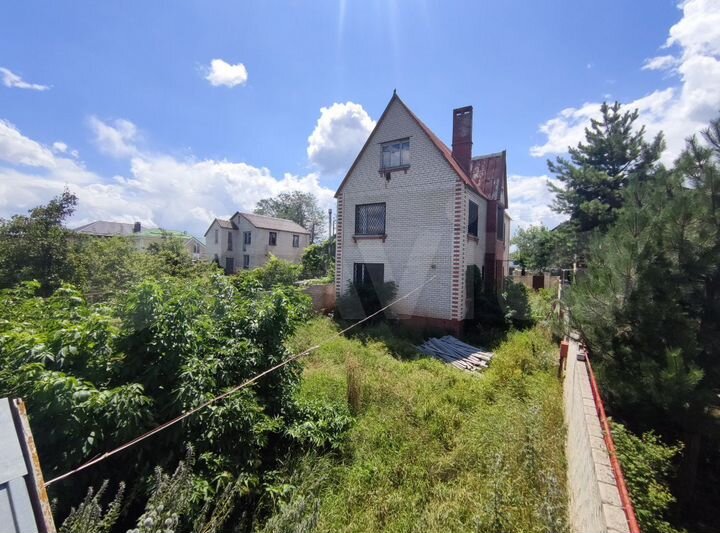 Дом 198 м² на участке 5 сот.