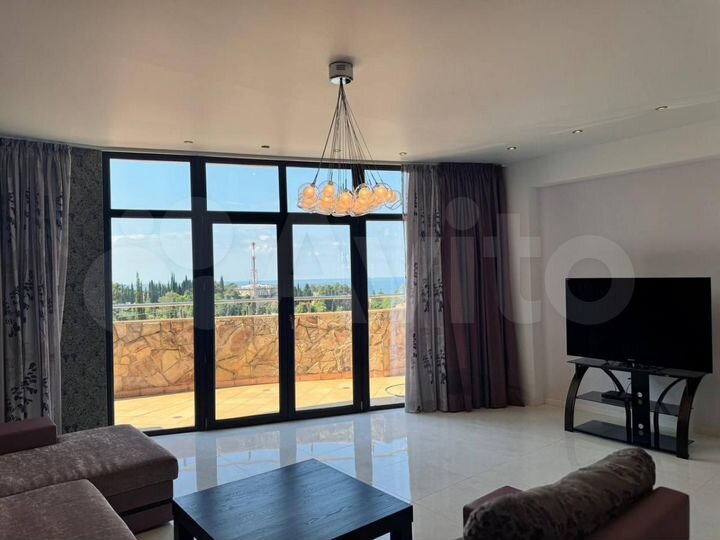 3-к. квартира, 180 м², 7/8 эт.