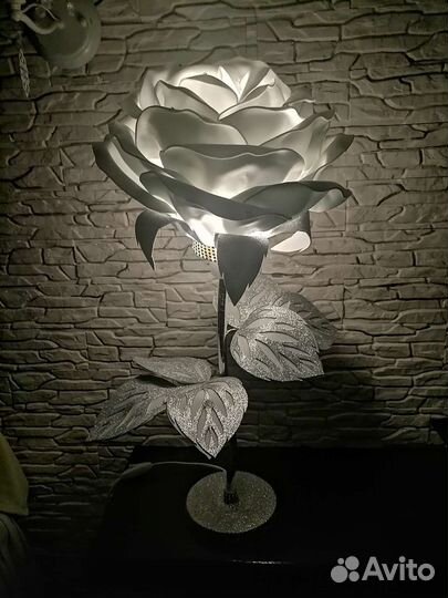 Ростовые цветы-светильники