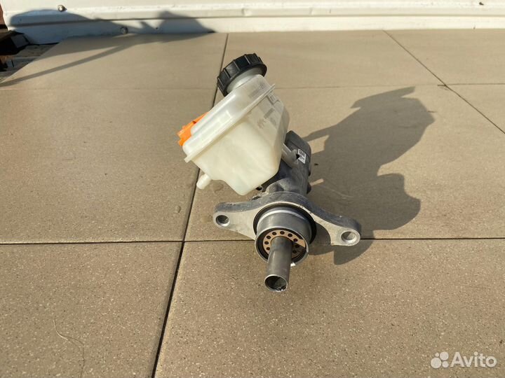 Главный тормозной цилиндр Nissan Almera G15