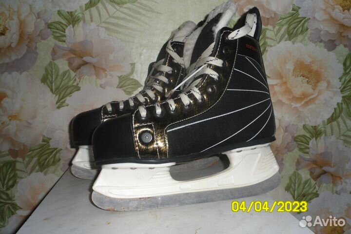 Коньки хоккейные