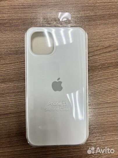Чехол на iPhone 13
