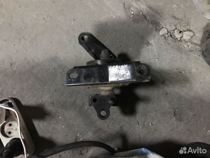 Подушка двигателя передняя правая Toyota Carina