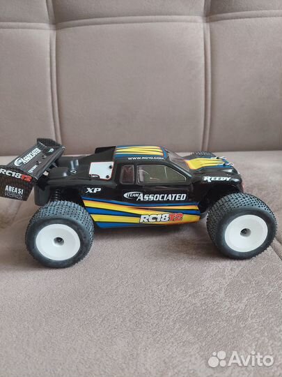 Радиоуправляемая машина Associated RC18T2