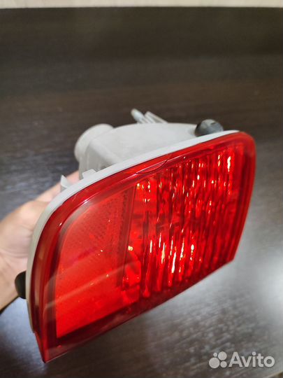 Фонарь задний левый на Toyota land cruiser 200