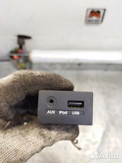 Разъем AUX USB Hyundai I30 хетчбэк 1.4 G4FA 2009