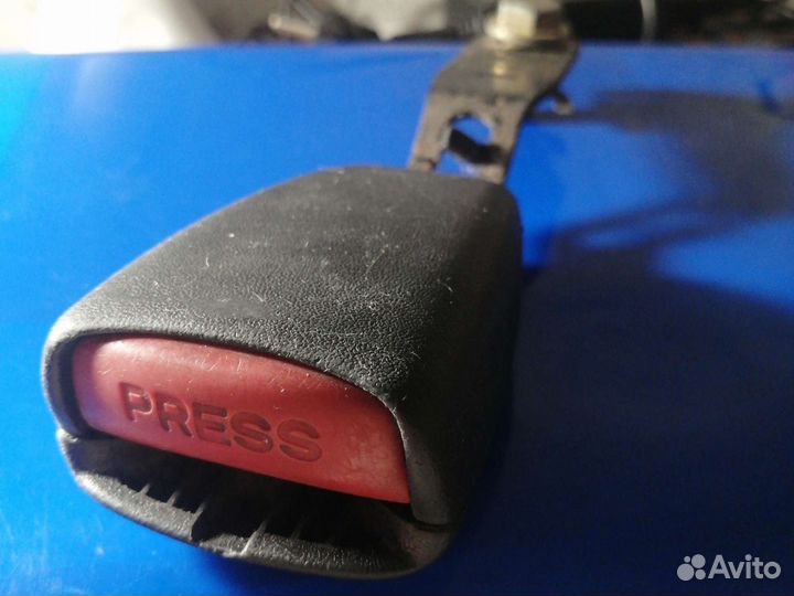 Замок ремня безопасности на мицубиси каризма