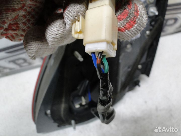 Фонарь крышки багажника правый Lexus LS460 2011