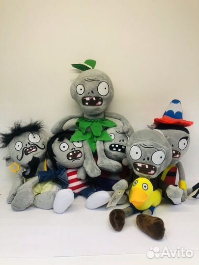 Игрушка Зомби против растений 25 см