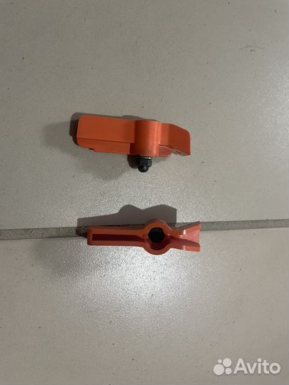 Направляющие защиты лючка зарядки Nissan Leaf