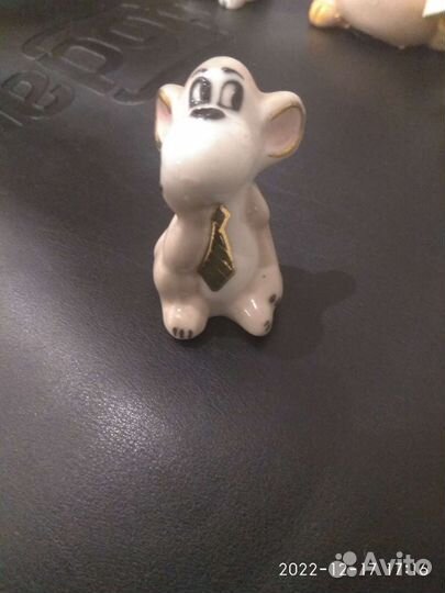 Фарфоровые и глиняные фигурки