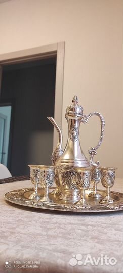 Графин с рюмками