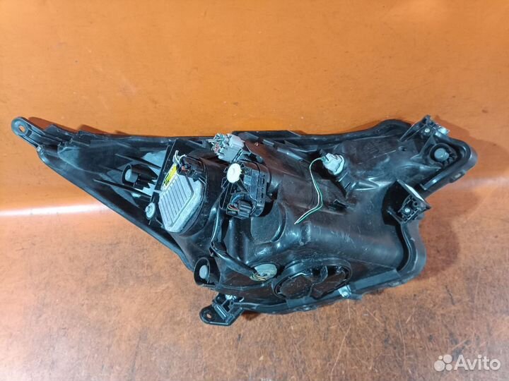 Фара Toyota Ractis NCP120 (Левое)