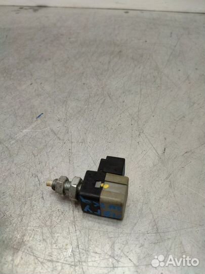 Датчик включения стопсигнала Ssang Yong Rexton 1