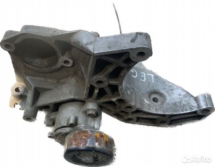 Кронштейн передний Daewoo Leganza