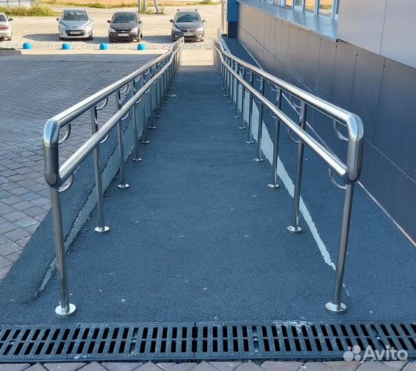 Поручень для пандуса