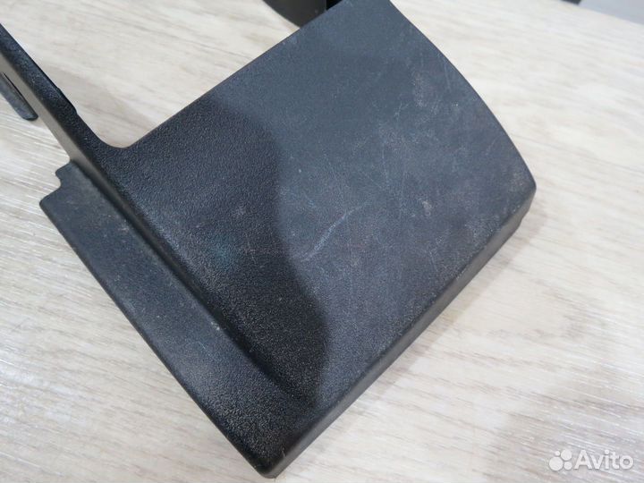 Накладка крепления сиденья Mitsubishi Outlander XL