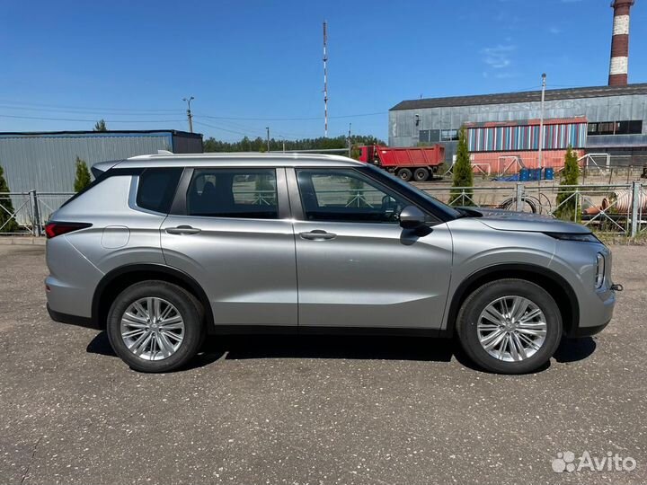 Mitsubishi Outlander 2.5 CVT, 2022, 60 км