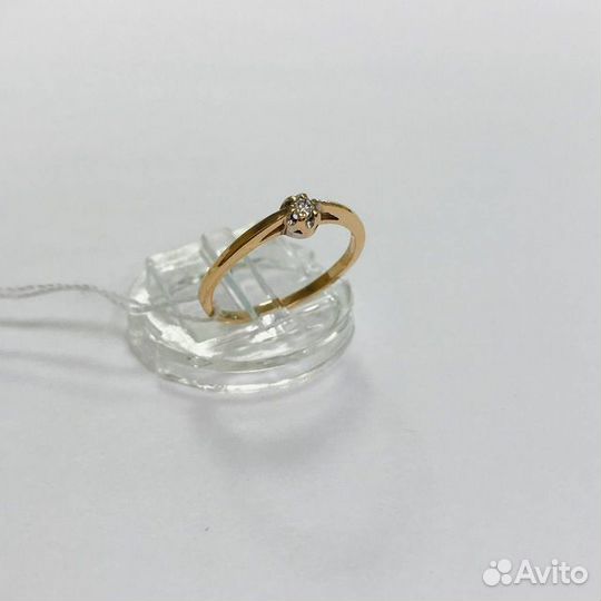 Кольцо с природным камнем Золото