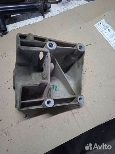 Кронштейн насоса гур audi a8 d2 ауди а8 д2 akg 4,2