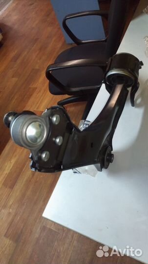 Рычаг передний нижний левый