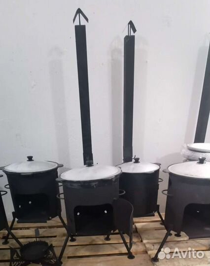 Печь под казан с трубой и дверцей