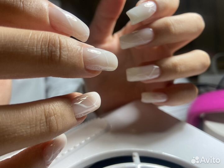 Модель на маникюр